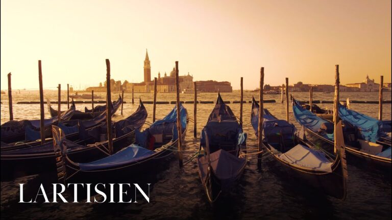 Venice Italy : Gondolas’s tradition